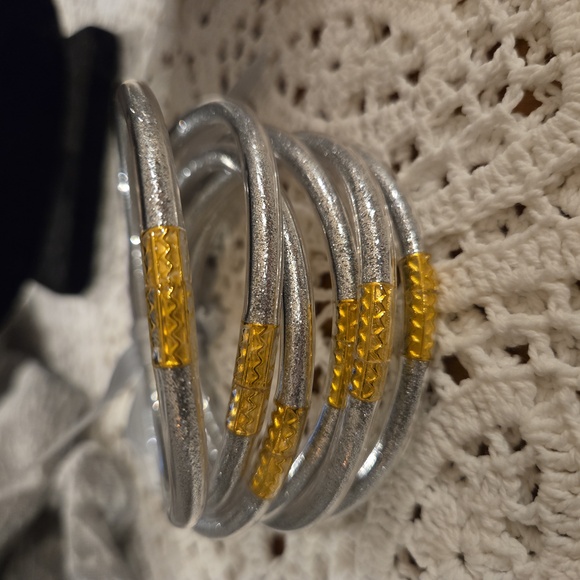 6 jelly silver tone and gold bracelets - Picture 1 of 2